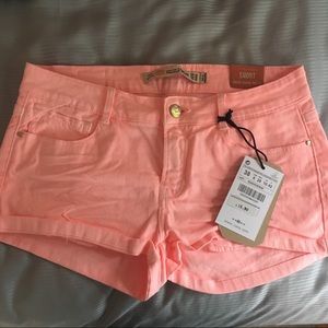 Zara Short - Peach, Size 6